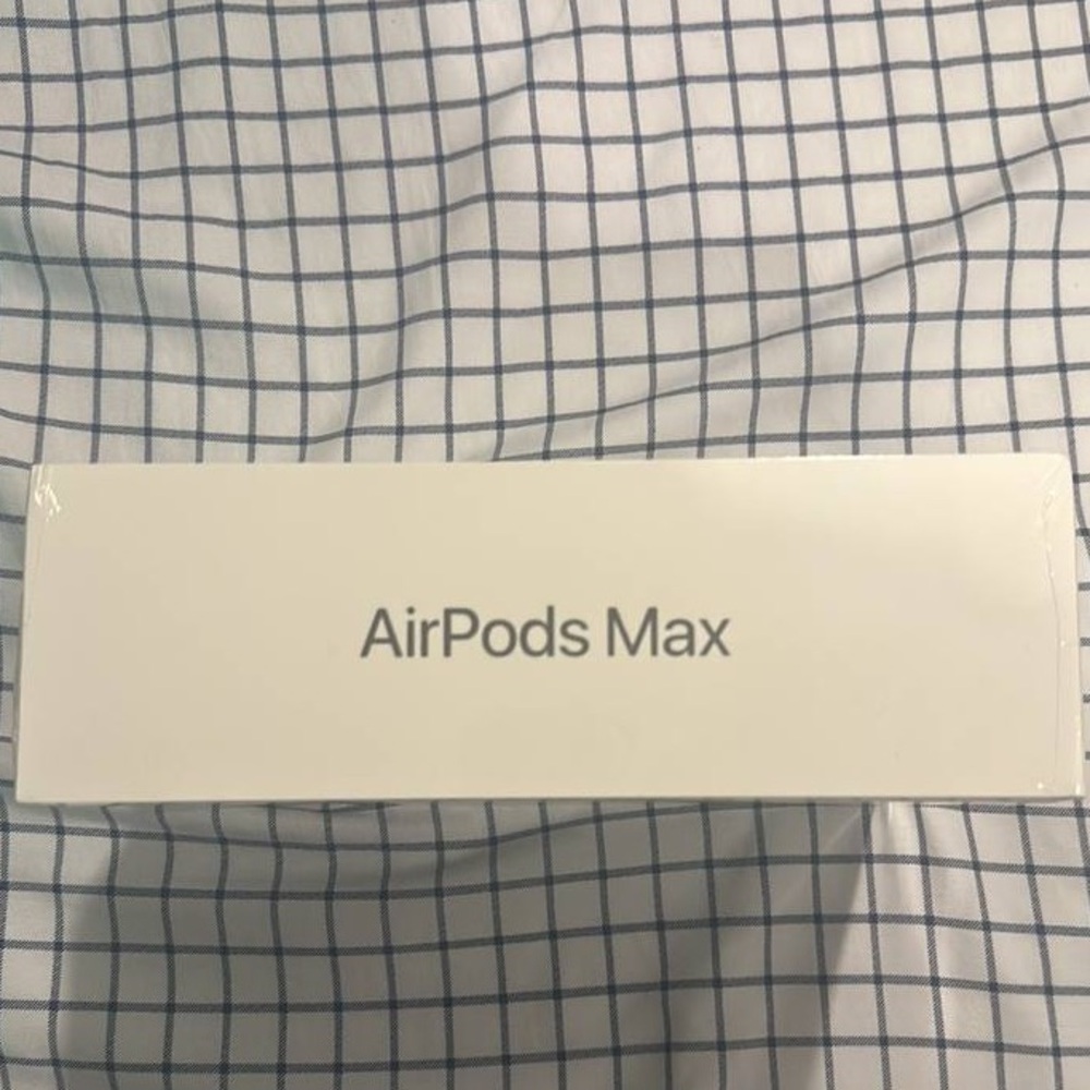 Selling Brand New Apple AirPod Max headphones! Like earbuds better.